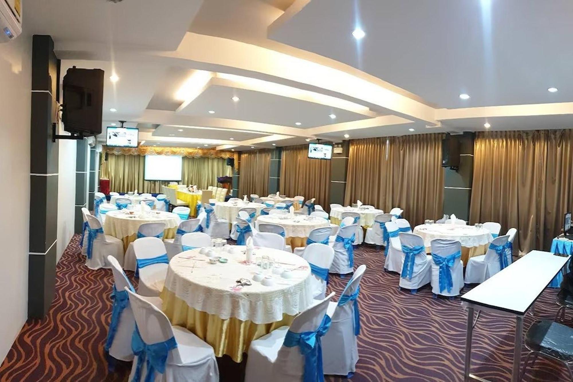 La Viva Hotel Buriram Exterior foto