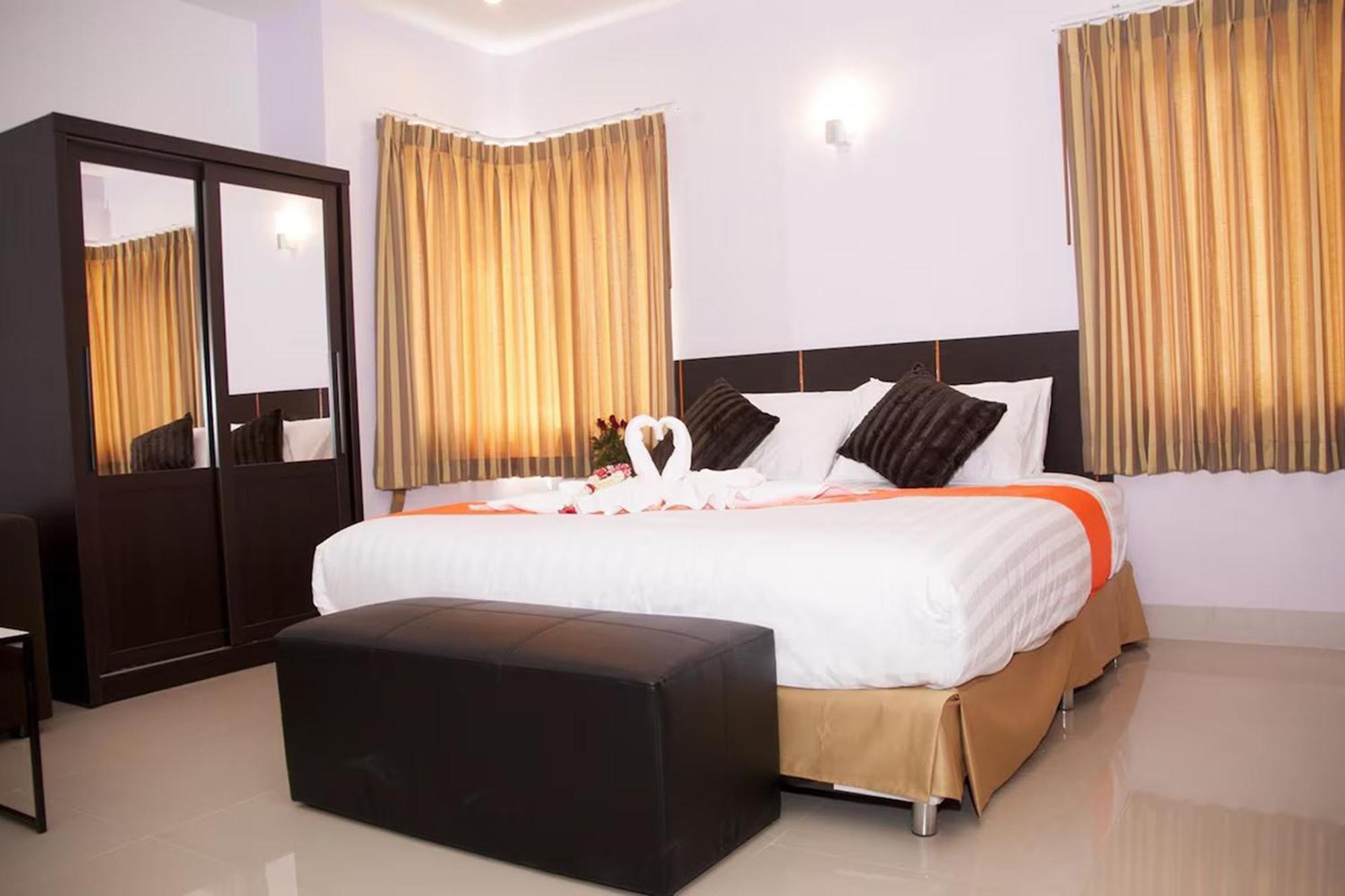 La Viva Hotel Buriram Exterior foto