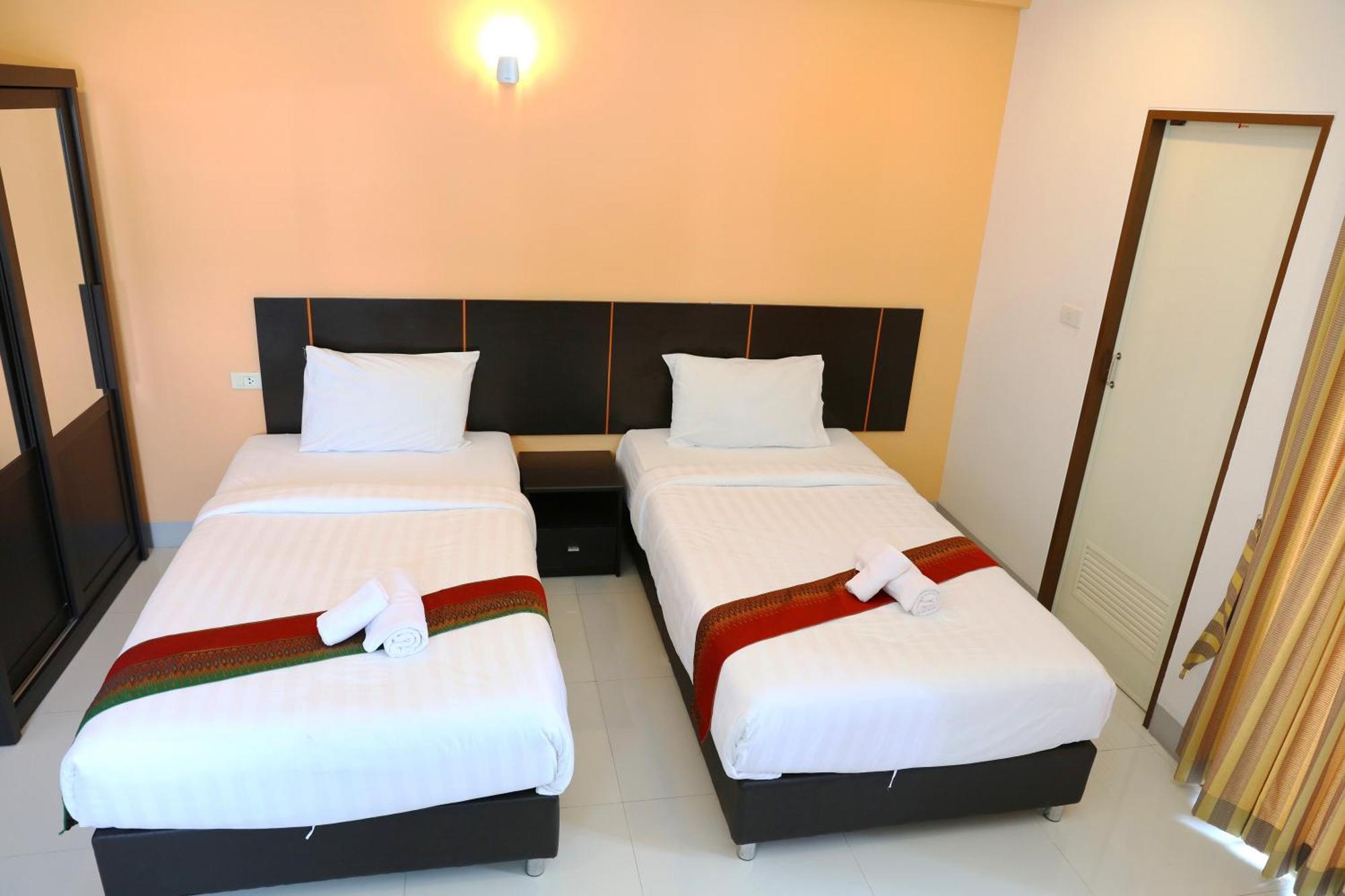 La Viva Hotel Buriram Exterior foto